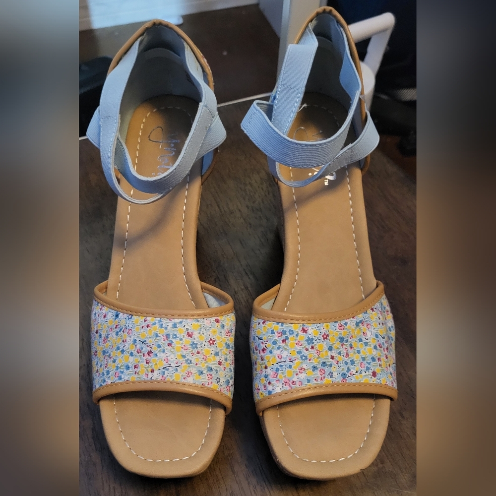 Y*Not wedge heels size 8 1/2